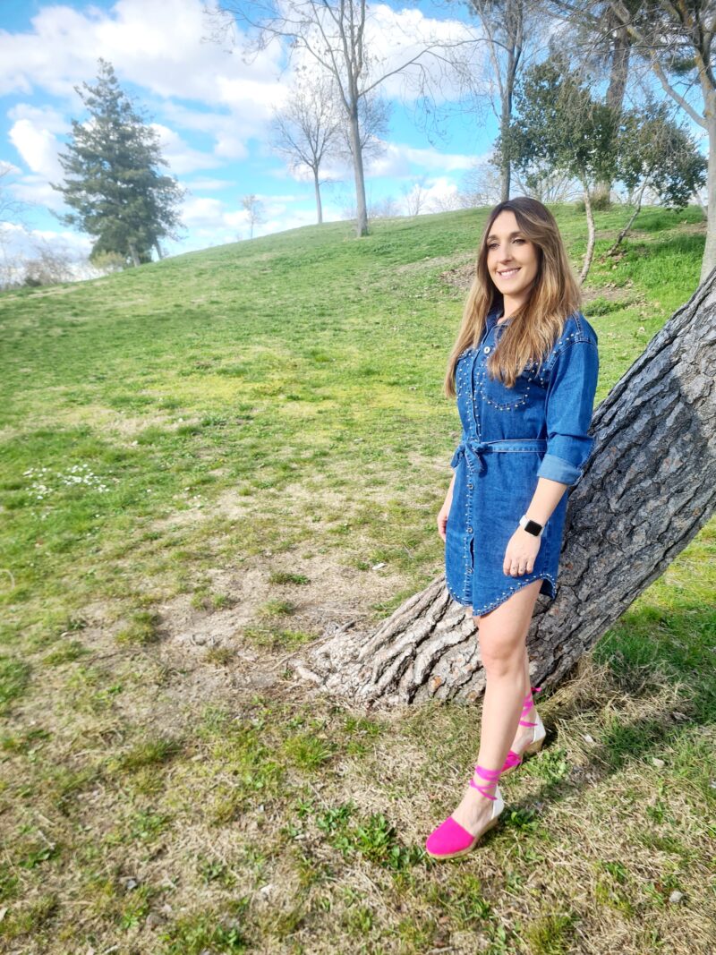 VESTIDO VAQUERO TACHUELAS - Imagen 2