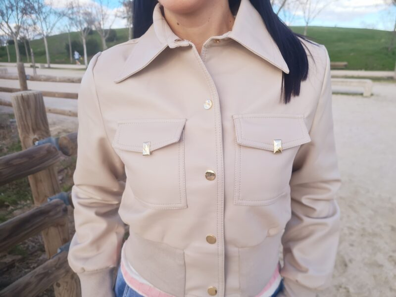 CHAQUETA BOMBER POLIPIEL BEIGE - Imagen 4