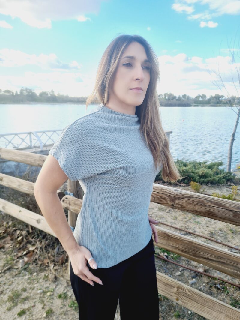 CAMISETA GRIS RAYAS - Imagen 4