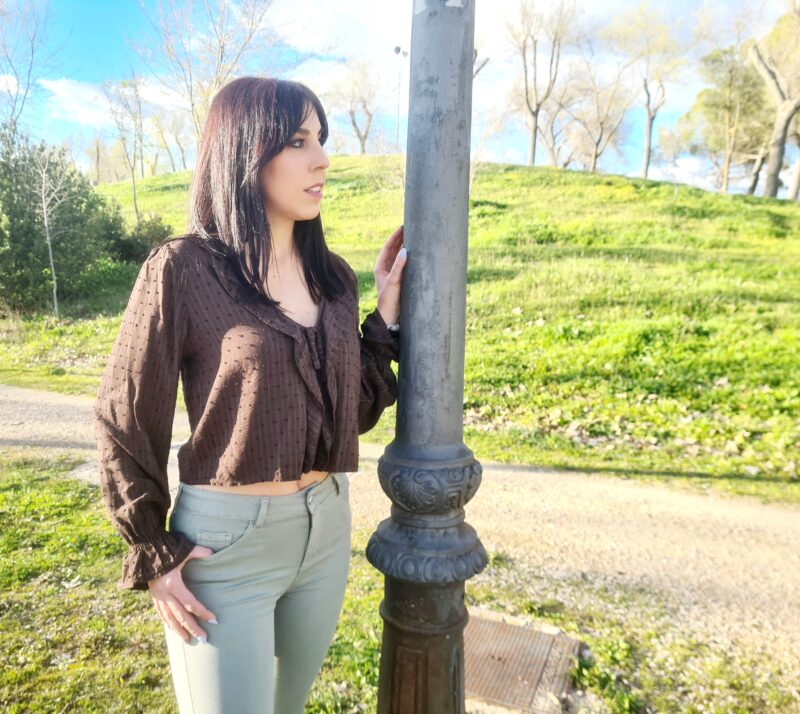 BLUSA MARRÓN LAZOS - Imagen 2