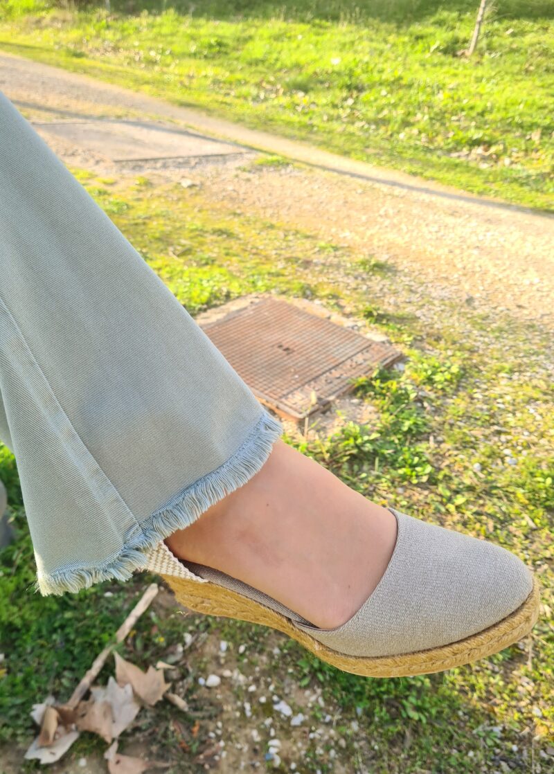 PANTALÓN KAKI CAMPANA DESFLECADO - Imagen 5