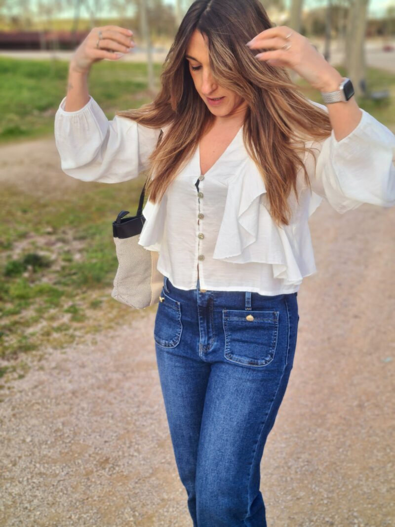 BLUSA BLANCA VOLANTES