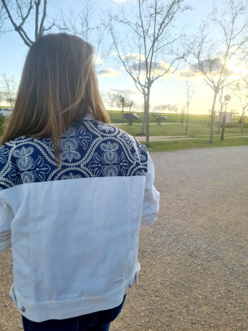 CHAQUETA VAQUERA BLANCA DETALLE BORDADO - Imagen 3